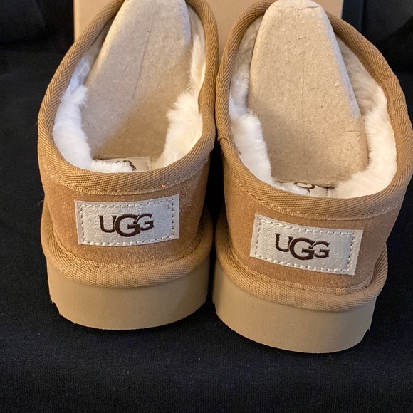 UGG Classic Slippers - Picture 2 of 4